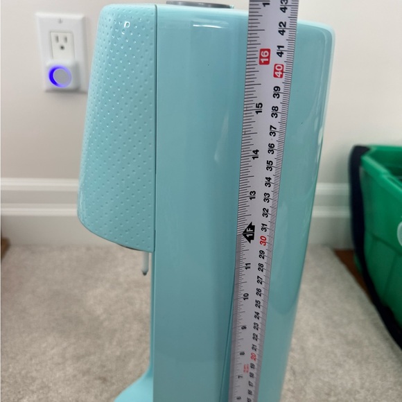 SodaStream Aqua Sparkling Water Maker - Picture 3 of 6